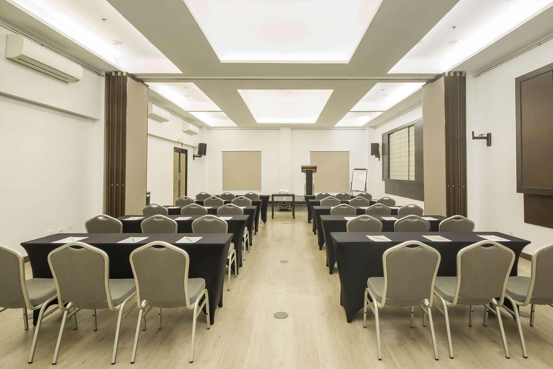 Microtel By Wyndham Eagle Ridge General Trias  Екстер'єр фото