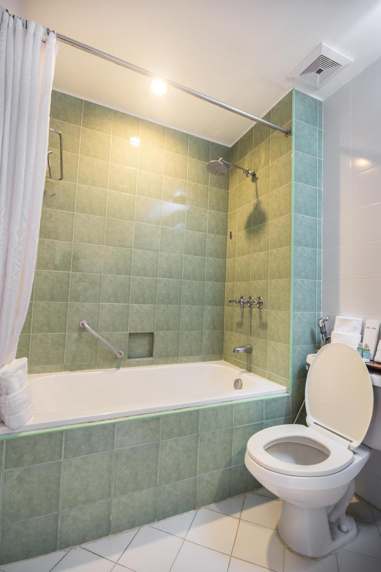 Microtel By Wyndham Eagle Ridge General Trias  Екстер'єр фото