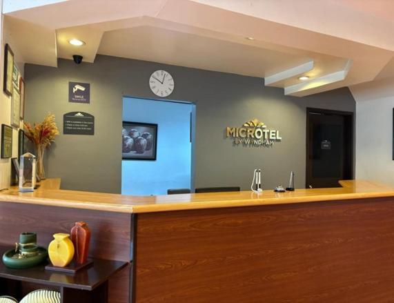 Microtel By Wyndham Eagle Ridge General Trias  Екстер'єр фото