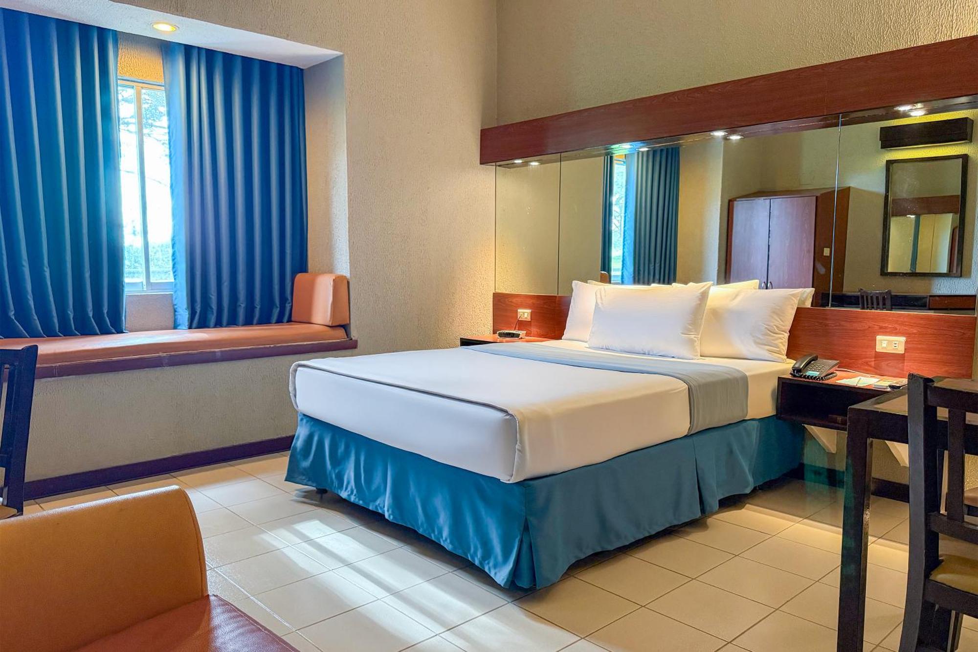 Microtel By Wyndham Eagle Ridge General Trias  Екстер'єр фото