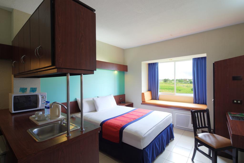 Microtel By Wyndham Eagle Ridge General Trias  Екстер'єр фото