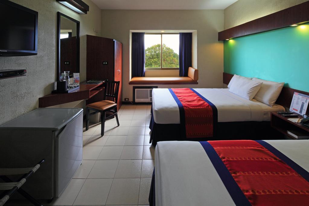 Microtel By Wyndham Eagle Ridge General Trias  Екстер'єр фото