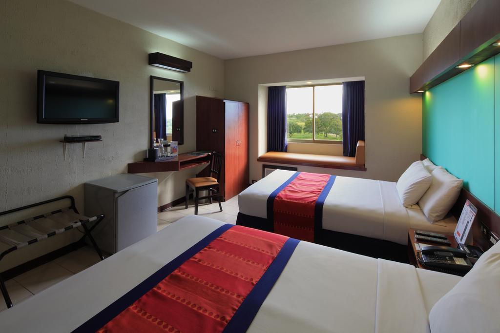 Microtel By Wyndham Eagle Ridge General Trias  Екстер'єр фото