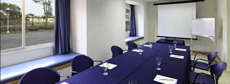 Microtel By Wyndham Eagle Ridge General Trias  Екстер'єр фото