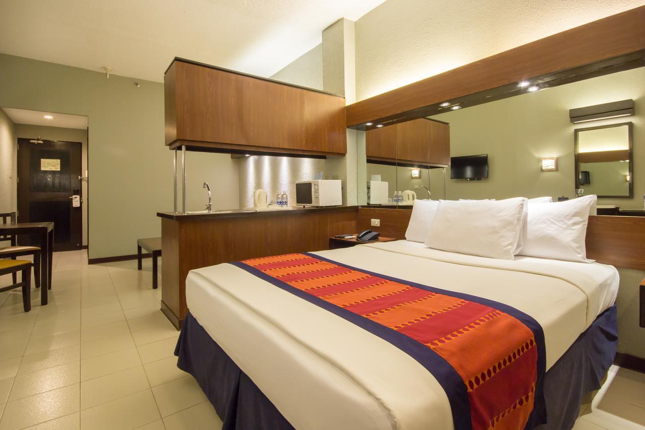 Microtel By Wyndham Eagle Ridge General Trias  Екстер'єр фото