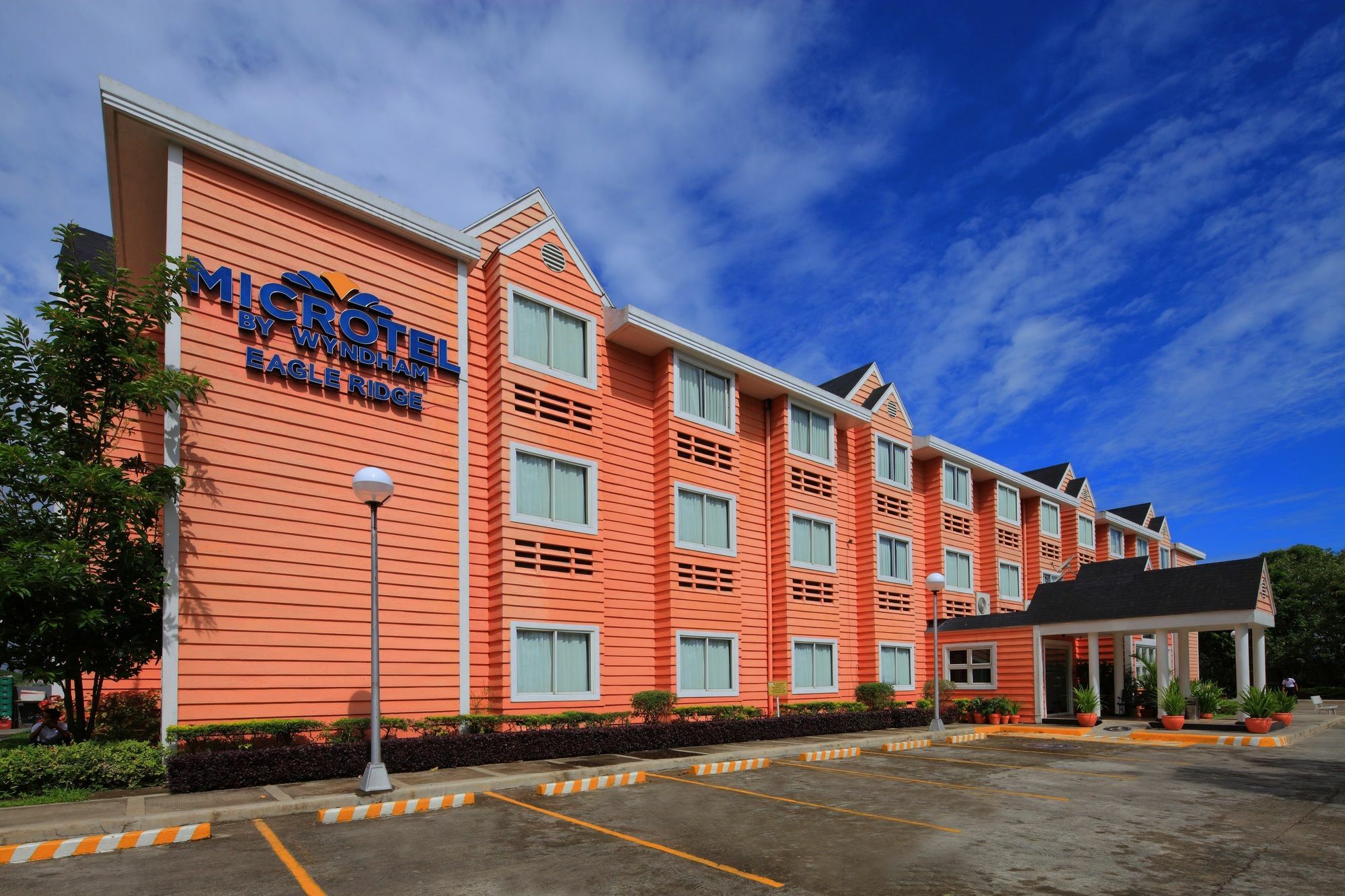 Microtel By Wyndham Eagle Ridge General Trias  Екстер'єр фото